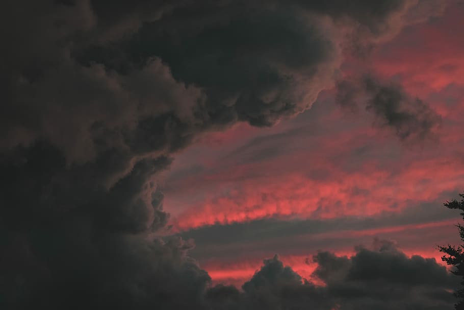 time-lapse fotografering, grå, skyer, mørk, stråler, solnedgang, himmel, Sky, rød, aften, lyserød, humørsyg, sky - himmel, skønhed i naturen, scenics - natur, ro, rolig scene, ingen mennesker, dramatisk himmel, natur, lav vinkel visning, cloudscape, idyllisk, orange farve, storm, overskyet, storm sky, ærefrygt, udendørs, meteorologi, ildevarslende, 5K