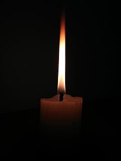 Kerze, api, Lampe, Licht, Fackel, dunkel, Flamme, Verbrennung, Hitze - Temperatur, schwarzer Hintergrund, keine Leute, Feuer, Feuer - natürliches Phänomen, drinnen, Studioaufnahme, Nahansicht, beleuchtet, Natur, Wachs, glühend, kopieren sie platz, Dunkelkammer, Wohnraum, orange Farbe, schmelzen, Helligkeit, 2K, CC0, gemeinfrei, lizenzfrei
