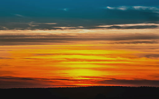 goldene stunde fotografie, Sonnenuntergang, untergehende Sonne, Himmel, Wolken, abendstimmung, Kondensstreifen, bunt, Farbwechsel, Abend, Natur Himmel, helle Wolke, Dämmerung, Stimmung, Natur, Nachglühen, Romantik, Bäume, orange Farbe, szenen, draußen, wolke - himmel, Sonnenaufgang - Morgendämmerung, Landschaft, Sonne, Sonnenlicht, Szenen - Natur, Schönheit in der Natur, Ruhe, ruhige Szene, Dramatischer Himmel, Umgebung, Silhouette, keine Leute, idyllisch, Scheu, Wolkengebilde, Horizont, dunkel, romantischer Himmel, 4K, CC0, gemeinfrei, lizenzfrei