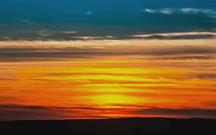 gylden time fotografering, solnedgang, himmel, skyer, Abendstimmung, contrail, farverig, farveændring, aften, natur himmel, lyse sky, skumring, humør, natur, efterglød, romantik, træer, orange farve, scenics, udendørs, sky - himmel, solopgang - daggry, landskab, sol, sollys, daggry, scenics - natur, skønhed i naturen, ro, rolig scene, dramatisk himmel, miljø, silhuet, ingen mennesker, idyllisk, ærefrygt, cloudscape, horisont, mørk, romantisk himmel, 4K