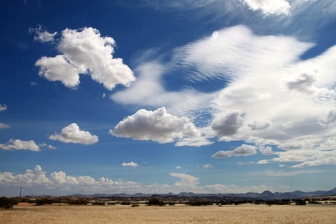 núvols, ennuvolat, sol, calenta, estepa, estiu, veld, sec, namibia, Àfrica, desert, cel, núvol - cel, naturalesa, blau, escenics, paisatge, medi ambient, escenics - natura, bellesa a la natura, escena tranquil·la, tranquil·litat, dia, cap gent, escena no urbana, terra, llum solar, a l'aire lliure, idíl·lic, camp, horitzó sobre la terra, horitzó, clima àrid, semiàrid, 2K, CC0, domini públic, lliure de regalies