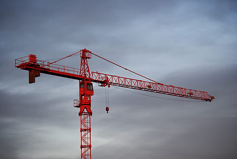 Kran, rot, Himmel, Kran - Baumaschinen, Baugewerbe, Maschinen, Baustelle, wolke - himmel, Industrie, Baumaschine, Entwicklung, Metall, Flachwinkelansicht, keine Leute, Natur, die Architektur, Baumaschinen, bedeckt, Tag, draußen, unvollständig, 4K, CC0, gemeinfrei, lizenzfrei