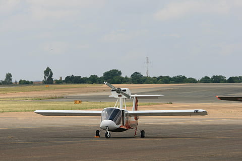Patchen Explorer, Flugzeug, Prototyp, Experimental-, Aufklärung, reparierter Flügel, Luftwaffenmuseum, Luftfahrzeug, Flughafen, Transport, Flughafen-Rollbahn, Verkehrsflugzeug, fliegend, Reise, Luft, Transportart, Luft-und Raumfahrtindustrie, Transportmittel, Himmel, Natur, Tag, Militär-, Heer, stationär, draußen, eine Person, wolke - himmel, Ebene, Straße, Vorderansicht, Kampfflugzeug, 4K, CC0, gemeinfrei, lizenzfrei
