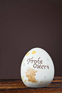 ou de Pasqua, dekoei, decoració, deco, Pasqua, Feliç Pasqua, stone-ei, tancar, text dom, espai negatiu, ous d’animals, ou, tir de l'estudi, menjar, a l'interior, menjar i beguda, sol objecte, còpia espai, cap gent, primer pla, frescor, shell, closca d'ou, natura morta, material de fusta, estalvis, fons de colors, naturalesa, trencat, fent diners, assessor financer, compte bancari, 5K, CC0, domini públic, lliure de regalies