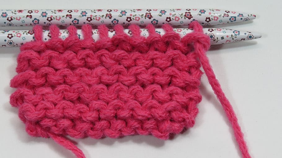 llana, rosa, agulla, lliga, puntada, tradicional, roba, Teixir, tèxtil, art i artesania, vermell, creativitat, color rosa, a l'interior, artesania, primer pla, crochet, agulla de teixir, bola de llana, patró, de punt, tir de l'estudi, material, fet per l'home, vista d’angle alt, roba calenta, suavitat, motiu floral, 4K