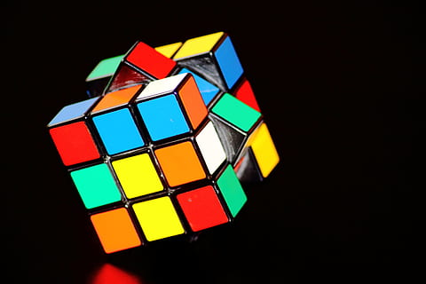 3x3, 3 x 3 rubiki, sześcian, czarny, tło, magiczna kostka, puzzle, grać, stężenie, kolor, cierpliwość, kolorowy, wielobarwne, gry rekreacyjne, blok zabawek, czarne tło, hazard, strategia, wewnątrz, kształt geometryczny, zabawka, studio strzał, kopia przestrzeń, kształt kostki, kształt, projekt, martwa natura, blok, zbliżenie, żadnych ludzi, kwadratowy kształt, kształt bloku, wysoki kąt widzenia, 4K, CC0, domena publiczna, darmowe zdjęcia