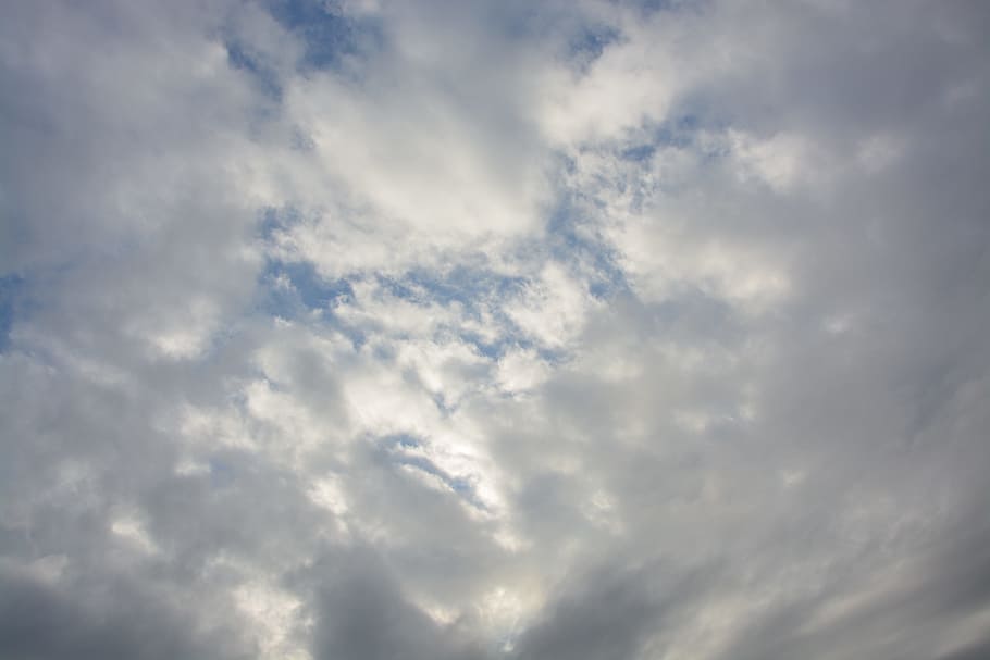weiße Wolken, Wolke, bewölkter Himmel, Atmosphäre, dunkle Wolken, Himmel, wolke - himmel, Wolkengebilde, Schönheit in der Natur, Hintergründe, Natur, keine Leute, Umgebung, Szenen - Natur, Wind, Dramatischer Himmel, bedeckt, draußen, weiße Farbe, Blau, Tag, Ruhe, Sturm, abstrakte Hintergründe, Meteorologie, Klima, wispy, 5K