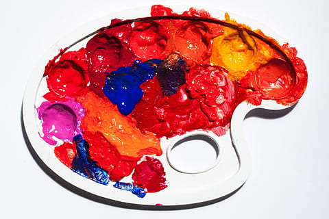 alcance, ferramenta, pintor, polegar, buraco, poços, buraco do polegar, para a fotografia colorida, área, mistura de cores, colorida, tons quentes, vermelho, laranja, azul, multi colorido, fundo branco, pintura, ninguém, infância, tiro do estúdio, dentro de casa, comida e bebida, agua, fechar-se, respingado, salpicos, criatividade, Cortar fora, cor branca, solta, diretamente acima, mistura, blob, 4K, CC0, domínio público, royalty free