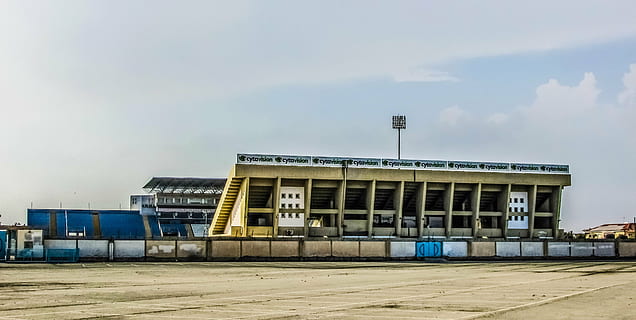 stadionas, vaizdas, architektūra, statybos, Kipras, paralimni, pastatyta struktūra, pastato išorė, dangus, pastatas, miestas, nėra žmonių, debesis - dangus, pobūdį, dieną, industrija, lauke, verslą, gatvė, pramoninis pastatas, sandėlis, transportavimas, kopijavimo vietos, gamykla, saugoti, 4K, CC0, Viešasis domenas, nemokamai