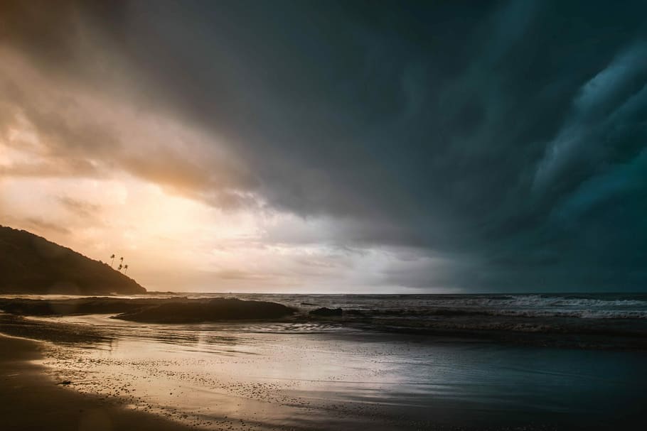 Strand, wolkig, Himmel, Ozean, Wolke, Sturm, Orange, glühen, Blau, dunkel, Indien, goa, Reise, Meer, Wasser, Sonnenuntergang, Landschaft, wolke - himmel, Szenen - Natur, Schönheit in der Natur, Land, Ruhe, ruhige Szene, Horizont über Wasser, Horizont, Natur, Dramatischer Himmel, idyllisch, keine Leute, 5K