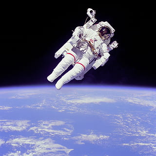 photo, astronaut, floating, earth, weightless, float, bruce mccandless, space walk, space travel, nasa, space, planet, universe, astronautics, loneliness, lonely, alone, mid-air, full length, sky, space exploration, one person, nature, technology, flying, copy space, space suit, cloud - sky, futuristic, planet earth, motion, sport, digital composite, 2K, CC0, public domain, royalty free