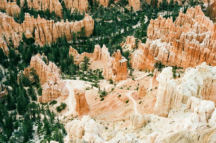 postale, aereo, fotografia, Marrone, Formazioni rocciose, giorno, vista, montagna, circondato, alberi, albero, roccia, canyon, Pino, arenaria, pietra, pendenza, scenario, Fotocamera 35mm, analogico, film, 35 millimetri, paesaggio, Bryce, erosione, formazione rocciosa, geografia fisica, roccia - oggetto, geologia, solido, destinazioni di viaggio, bellezza nella natura, viaggio, scena non urbana, rock hoodoo, natura, nessuno, scenics - natura, eroso, pianta, la tranquillità, scena tranquilla, all'aperto, 5K