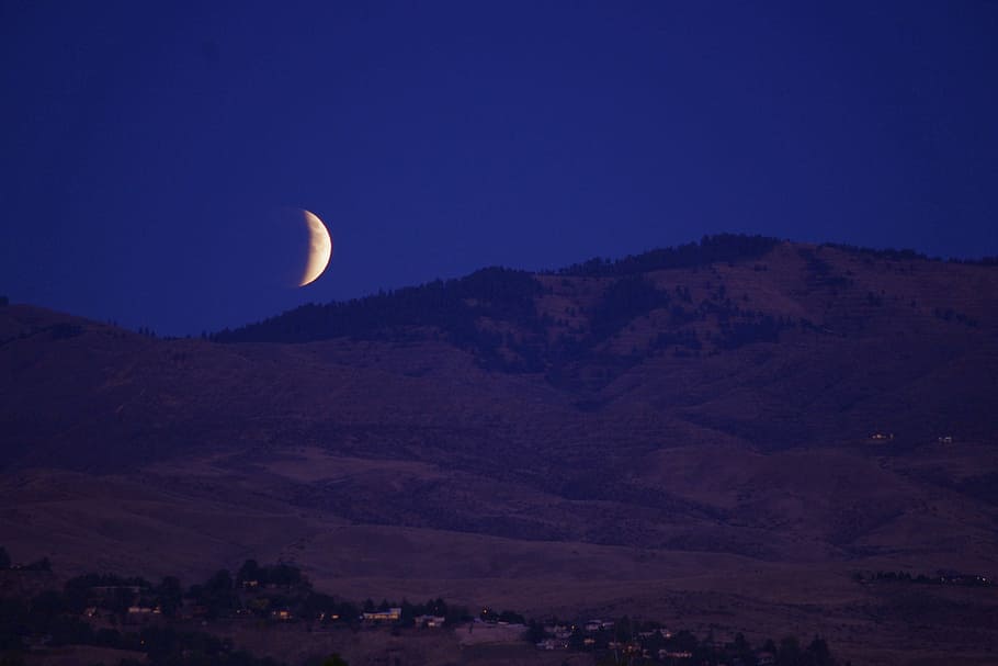 lunar, eclipsi, lluna, augmentant, cel nocturn, supermoon, turons, nit, cel, escenics - natura, espai, muntanya, astronomia, bellesa a la natura, escena tranquil·la, tranquil·litat, naturalesa, cap gent, medi ambient, paisatge, lluna plena, Serra, còpia espai, vespre, a l'aire lliure, terra, fosc, astrologia, Lluna planetària, llum de la lluna, 4K