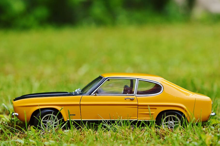 capri, auto, Modelka, oldtimer, vozidel, model auta, žlutá, Černá, pozemního vozidla, retro stylu, venku, staromódní, tráva, přeprava, způsob dopravy, motorové vozidlo, rostlina, den, Příroda, zelená barva, selektivní zaměření, žluté taxi, nikdo, taxi, pole, přistát, malý, 4K