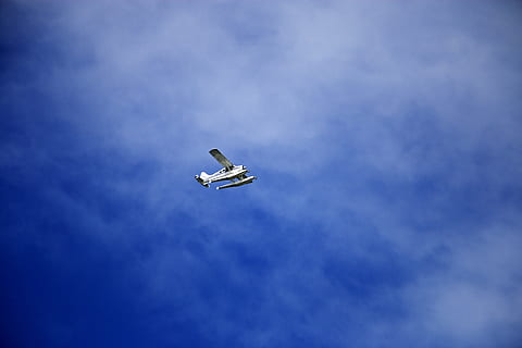 Weiß, fliegend, Doppeldecker, Blau, Himmel, Eindecker, Wasserflugzeug, blaue Himmel, Wolke, Flugzeug, Luftfahrzeug, Transport, Luft, Flugzeugflügel, wolke - himmel, in der Luft, Transportart, keine Leute, Transportmittel, Reise, Bewegung, Flachwinkelansicht, unterwegs, Natur, Verkehrsflugzeug, draußen, Tag, öffentliche Verkehrsmittel, Luft-und Raumfahrtindustrie, Ebene, über, Privatflugzeug, 5K, CC0, gemeinfrei, lizenzfrei