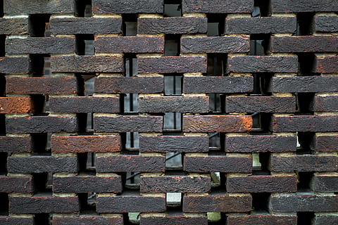 maons de formigó apilats, paret de maons grisos, maó, paret, textura, patró, buit, simetria, reflectit, geometria, geomètric, els carrils, Brighton, estructura, fons de pantalla, totxo vermell, groc, gris, vermell, marc complet, fons, primer pla, cap gent, repetició, metall, disseny, a l'interior, rovellat, forma, directament a sobre, en fila, detall, forma geomètrica, quadrícula, efecte texturat, acer, aliatge, 4K, CC0, domini públic, lliure de regalies