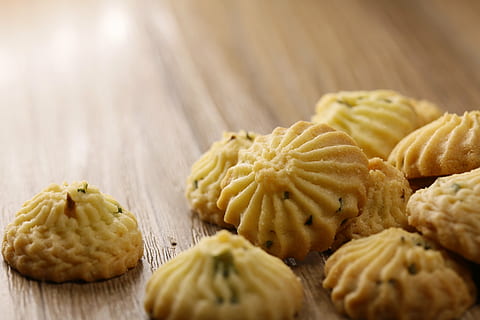 Kuchen, Gourmet, Backen, Brot, Keks, Kekse, Lebensmittel, Dessert, Snack, Süßes Essen, Plätzchen, Nahansicht, Essen und Trinken, Frische, selektiver Fokus, drinnen, Stillleben, Gruppe von Objekten, Wohlbefinden, gesundes Essen, Pasta, keine Leute, Tabelle, Holz - Material, italienisches Essen, große gruppe von gegenständen, Obst, Versuchung, chinesisches Essen, 5K, CC0, gemeinfrei, lizenzfrei