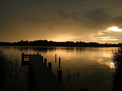 chiemsee, tramonto, abendstimmung, cielo, cielo serale, acqua, sole, illuminazione, sera, lago, Alta Baviera, paesaggio, romanza, tranquillo, calmo, web, idilliaco, natura, riposo, romantico, estate, crepuscolo, raggio di sole, nube, umore, bellezza nella natura, scena tranquilla, la tranquillità, scenics - natura, riflessione, albero, pianta, silhouette, nessuno, nuvola - cielo, scena non urbana, molo, colore arancione, all'aperto, post in legno, 2K, CC0, dominio pubblico, privo di copyright