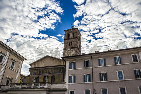 cielo, nuvole, Torre, edifici, Roma, Chiesa, architettura, Europa, posto famoso, storia, Italia, facciata, esterno dell'edificio, struttura costruita, nuvola - cielo, costruzione, Inquadratura dal basso, luogo di culto, religione, credenza, città, destinazioni di viaggio, Torre dell'orologio, il passato, spiritualità, orologio, finestra, nessuno, all'aperto, quadrante, 4K, CC0, dominio pubblico, privo di copyright
