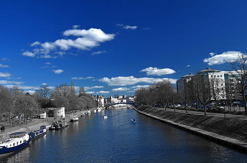 blau, stadt, Stadtlicht, Wolken, Wandern, Blau, Stadt, Lichteffekt, Frühling, Gehäuse, Himmel, Wasser, England, Geschichte, Touren, York, Boote, Jahreszeiten, Fluss, Landschaft, Schiffe, Gebäudehülle, die Architektur, gebaute Struktur, Natur, wolke - himmel, Transport, Winter, kalte Temperatur, Baum, keine Leute, Tag, Schnee, Pflanze, Reiseziele, draußen, 1080P, CC0, gemeinfrei, lizenzfrei