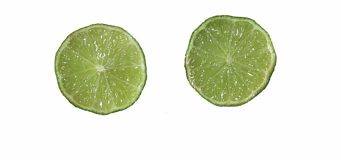 fruita, Lima, àcid, cítrics, llimona, tall, color verd, frescor, primer pla, menjar, aïllat, fons blanc, sabor amarg, secció transversal, aïllats en blanc, blanc, tir de l'estudi, còctel, menjar i beguda, tallar, a l'interior, alimentació saludable, cap gent, benestar, directament a sobre, full, còpia espai, 1080P, CC0, domini públic, lliure de regalies