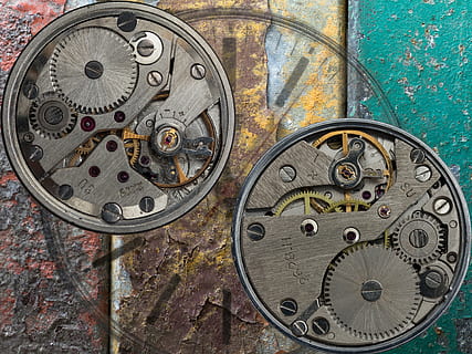 Due, il giro, grigio, orologi scheletrici, orologio, movimento, tempo, vecchio, metallo, abbandonato, avvicinamento, nessuno, macchinario, attrezzatura, arrugginito, parte della macchina, danneggiato, in casa, in stile retrò, Ingranaggio, forma geometrica, obsoleto, tecnologia, cattiva condizione, complessità, antico, orologio da tasca, 4K, CC0, dominio pubblico, privo di copyright
