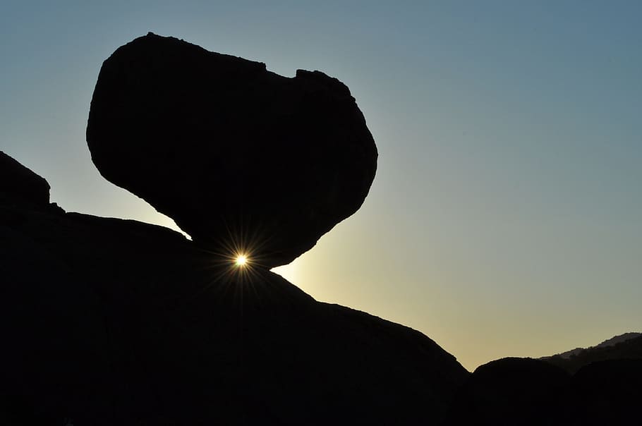 sol, baglygte, skygge, silhuet, landskab, humør, Abendstimmung, natur, solnedgang, baggrundsbelyst, himmel, udendørs, mennesker, bjerg, ingen mennesker, baggrunde, skønhed i naturen, sollys, scenics - natur, ro, klippe, skyfri himmel, rock-objekt, rolig scene, lav vinkel visning, idyllisk, solid, bjergtop, 4K