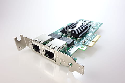 grüne Platine, Grün, Leiterplatte, Netzwerkkarte, Karte, pci, Riser Board, Chip, Tafel, Linie, Computer, Elektronik, Linien, Datenverarbeitung, Komponente, Technologie, Makro, Hardware-, datailaufnahme, es, Verbindungen, Elko, Großunternehmen, weißer Hintergrund, Daten, Kabel, Internet, Elektronik-Industrie, Computerausrüstung, Computerchip, Verbindung, Ausrüstung, Industrie, keine Leute, Computerteil, Studioaufnahme, drinnen, Nahansicht, Computernetzwerk, Hauptplatine, elektrische Ausrüstung, Komplexität, klein, Zentralprozessor, elektrische Komponente, 5K, CC0, gemeinfrei, lizenzfrei