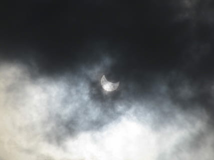 lua, eclipse, fenômeno, natureza, céu, lua, eclipse, Dom, Eclipse solar, nuvem - céu, Apenas para o céu, ninguém, beleza na natureza, espaço, noite, astronomia, visão de baixo ângulo, scenics - natureza, tranquilidade, crescente, exploração espacial, ao ar livre, cena tranquila, fenómeno natural, exploração, nublado, lua planetária, luar, 4K, CC0, domínio público, royalty free