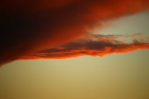 himmel, skyer, frem, aftenlys, solnedgang, sky front, storm, vejr, aftenhimmel, mørke skyer, tordensky, natur, sky - himmel, cloudscape, udendørs, baggrunde, dramatisk himmel, orange farve, skønhed i naturen, scenics - natur, ro, ingen mennesker, rolig scene, idyllisk, miljø, abstrakt, abstrakte baggrunde, skumring, romantisk himmel, 5K, CC0, offentligt domæne, royaltyfrie