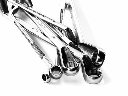 foto in scala di grigi, combinazione, chiave inglese, utensili, impostato, tuttofare, mano, bianca, riparatore, sfondo, Manuale, avvicinamento, Allen, isolato, cromo, acciaio, molti, chiave, mestiere, costruire, kit di strumenti, strumenti, fissare, vanadio, martello, livello, assortimento, Cacciavite, tecnologia, attrezzatura, parecchi, laboratorio, brillante, industriale, Manutenzione, pinze, professionale, meccanico, lavoro, riparazione, industria, dente di arresto, miglioramento, costruzione, metallo, kit, strumento di lavoro, industria di costruzioni, acciaio inossidabile, sfondo bianco, girato in studio, in casa, natura morta, nessuno, gruppo di oggetti, ritagliare, vista dall'alto, forbici, strumento a mano, color argento, concentrarsi sulle conoscenze acquisite, Oggetto creato dall'uomo, fatto dall'uomo, ruota, 2K