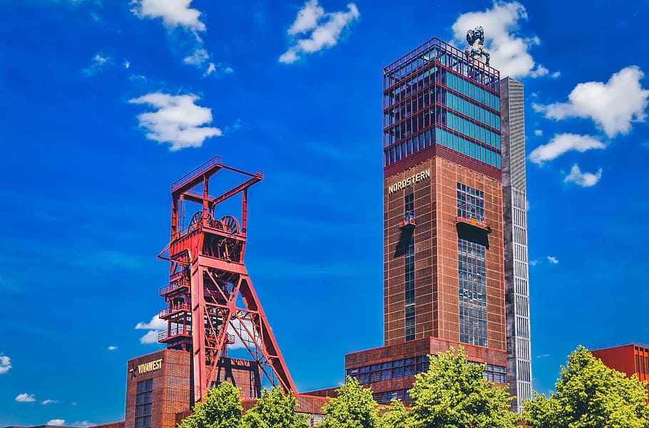alt, pujar, concret, edifici, mineria, torre, la meva, industrial, negocis, icona, indústria, eix, disseny, paisatge, cel, estructura construïda, arquitectura, exterior de l'edifici, vista d’angle baix, alta - alta, núvol - cel, blau, naturalesa, dia, cap gent, industria de la construcció, modern, a l'aire lliure, lloc de construcció, maquinària, desenvolupament, exterior d’edifici d’oficines, gratacels, 5K