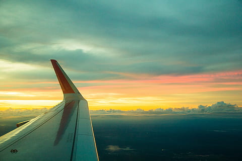 空, フライト, 雲, 空気, 飛ぶ, 旅行, ジェット, 高い, 輸送, 夏, 自然, 太陽, トリップ, 休暇, 空港, 交通手段, 航空機, 飛行機, 雲 - 空, 飛行, 航空機の翼, 日没, 環境, 無人, 空撮, 旅, cloudscape, 中空, 風景, 自然の美しさ, 風景 - 自然, 屋外, 航空宇宙産業, 5K, CC0, パブリックドメイン, ロイヤリティフリー