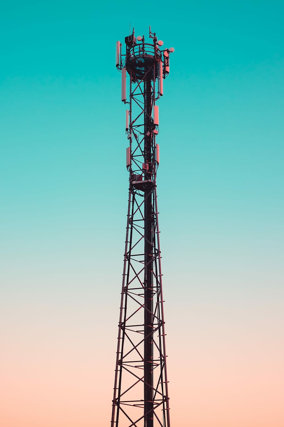 fotografering, utility tower, sort, metal tårn, klar, himmel, tårn, struktur, blå, solnedgang, meddelelse, teknologi, global kommunikation, arkitektur, bygget struktur, forbindelse, lav vinkel visning, udsendelse, trådløs teknologi, høj - høj, ingen mennesker, metal, udendørs, natur, kopiere plads, antenne - antenne, elektrisk udstyr, 4K