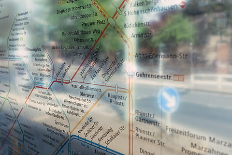 mapa, bonde de berlim, abstrato, de outros, o negócio, finança, macro, fechar-se, ninguém, quadro completo, dentro de casa, dia, transparente, texto, comunicação, vidro - material, orientação, janela, roteiro ocidental, número, papel, foco seletivo, placa, dados, 4K, CC0, domínio público, royalty free