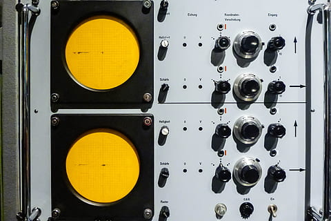radio, panel kendali, analog, pengontrol, kontrol putar, iklan, osilator, teknologi, tidak ada orang, peralatan, merapatkan, kuning, bentuk geometris, dalam ruangan, lingkaran, kontrol, bentuk, musik, tekan tombol, budaya seni dan hiburan, warna oranye, tombol, peralatan audio, warna hitam, logam, diterangi, peralatan listrik, 4K, CC0, domain publik, bebas royalti