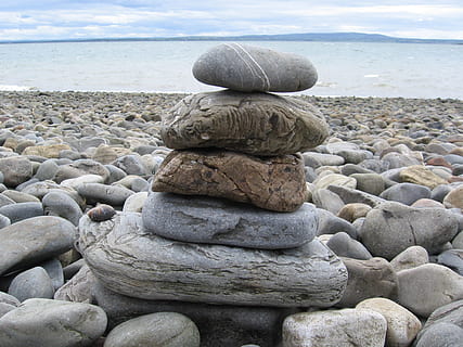 des pierres, empiler, Zen, rivage, Roche, la nature, équilibre, mer, harmonie, plage, stabilité, caillou, méditation, spa, été, tas, océan, ciel, la tour, tranquille, solide, terre, rock - objet, pierre - objet, eau, pierre, tranquillité, journée, beauté dans la nature, scène tranquille, personne, en plein air, horizon au-dessus de l'eau, pile de roche, 1080P, CC0, domaine public, libre de droits