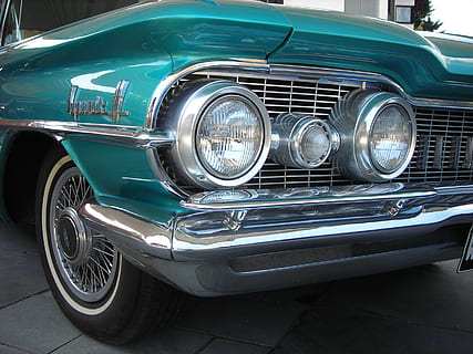 automàtic, cotxe, oldtimer, para-xocs, punt de mira, graella, manera de transport, estil retro, vehicle terrestre, automòbil, transport, cotxe d'època, faro, metall, dia, cotxe de col·leccionista, cap gent, estacionari, vintage, a l'aire lliure, brillant, blau, crom, color plata, luxe, roda, 2K, CC0, domini públic, lliure de regalies