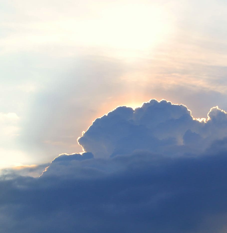 cel, ennuvolat, llum, volant, miracle, sol, cel ennuvolat, naturalesa, temps, blau, fons, núvol - cel, a l'aire lliure, estiu, posta de sol, aire, dia, cloudscape, escenics, espai, llum - fenomen natural, núvol, bellesa a la natura, llum solar, clima, cel dramàtic, cap gent, tranquil·litat, escenics - natura, escena tranquil·la, idíl·lic, vista d’angle baix, retroil·luminat, majestuós, meteorologia, cim de muntanya, 1080P