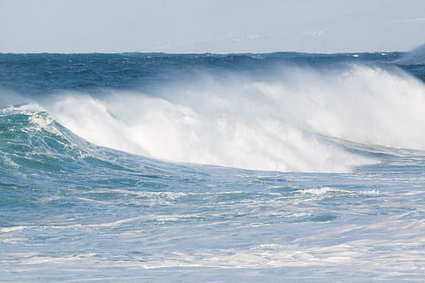 corpo d'acqua, oceano, alluvione, mare, onda, acqua, spray, vacanza, Surf, tempestoso, vento, orizzonte, cielo, blu, turchese, bianca, bellezza nella natura, scenics - natura, movimento, giorno, natura, potere in natura, nessuno, sport acquatico, sport, energia, all'aperto, lungomare, ambiente, 4K, CC0, dominio pubblico, privo di copyright