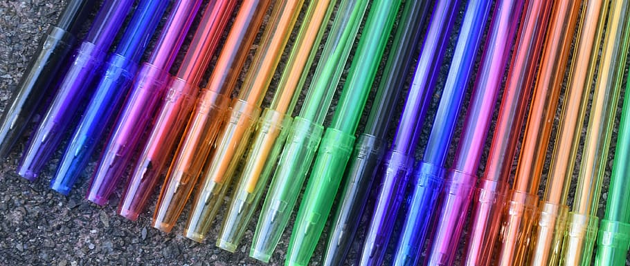 llapis de colors assortits, bolígraf, instrument d’escriptura, sortir, oficina, colorit, color, accessoris d’oficina, material d'oficina, papereria, coolie, retolador, notes, multicolor, ratlles, variació, fons, en fila, resum, textura, espectre, grup d'objectes, cap gent, elecció, gran grup d'objectes, primer pla, marc complet, tèxtil, color vibrant, patró, costat a costat, a l'interior, inclinació, natura morta, venda al detall, abundància, art i artesania, mercat de carrer, 4K