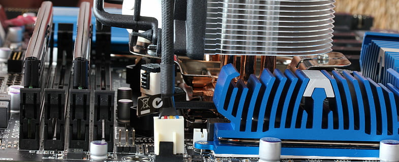 tecnologia, informazione, parte del computer, intestazione, bandiera, fondale, attrezzatura, dati, processore, fan, temperatura, connessione, memoria, carta, montone, pc, circuito, scheda madre, componente, Collegare, integrato, silicio, scheda a circuito stampato, esso, patata fritta, digitale, elettronico, più fresco, energia, tavola, dispositivo, presa di corrente, flusso d'aria, slot, radiatore, hi-tech, industria, attività commerciale, moderno, scienza, macchinario, nessuno, metallo, avvicinamento, fabbrica, lega, parte della macchina, acciaio, mezzi di trasporto, di fila, ordine, forza, modo di trasporto, all'aperto, cavo, equipaggiamento industriale, 5K, CC0, dominio pubblico, privo di copyright