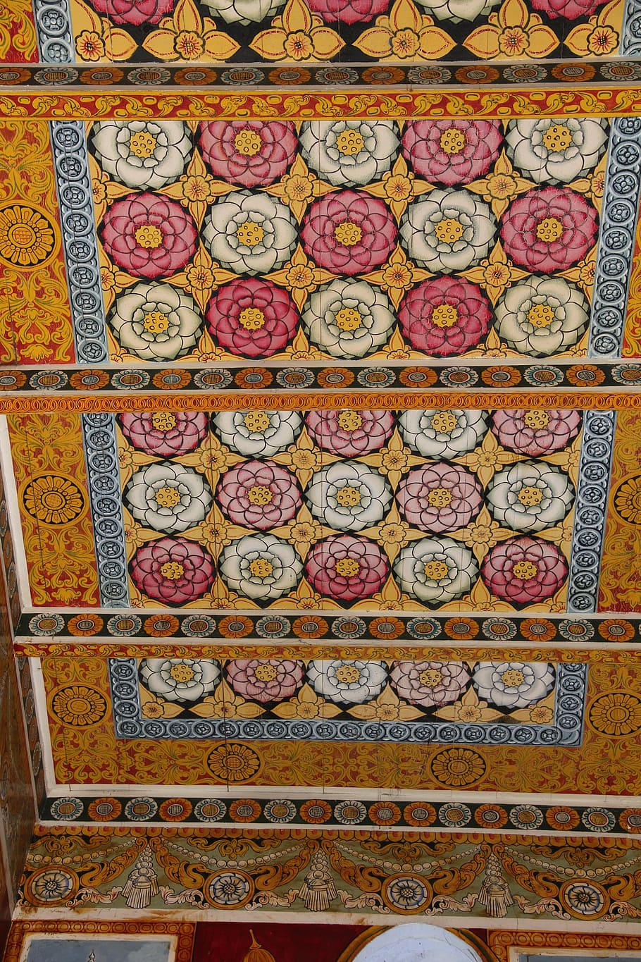 mandala, tempio, complesso, soffitto, complesso del tempio, soffitto del tempio, ornamento, multicolore, architettura, modello, nessuno, storia, in casa, arte e artigianato, struttura costruita, scelta, variazione, creatività, design, religione, mestiere, grande gruppo di oggetti, caratteristica della parete, giorno, rappresentazione, avvicinamento, credenza, rappresentazione umana, motivo floreale, ornato, 5K