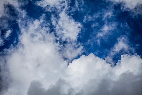 bianca, nuvole, giorno, cumuli bianchi, nube, cielo, atmosfera, soffice, Paradiso, ambiente, meteorologia, cumulo, tempo metereologico, blu, nuvola - cielo, bellezza nella natura, Colore bianco, Inquadratura dal basso, nessuno, scenics - natura, sfondi, natura, la tranquillità, Cloudscape, idilliaco, fotogramma intero, all'aperto, scena tranquilla, nuvoloso, luce del sole, morbidezza, 5K, CC0, dominio pubblico, privo di copyright