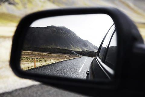 sort, viser, vej, nærbillede foto, sidespejl på køretøjet, reflekterende, vingespejl, bil, transportmidler, kørsel, spejl, land køretøj, hastighed, natur, sidespejl, afspejling, køretøj spejl, transportform, motor køretøj, glas - materiale, bjerg, rejse, ingen mennesker, bevægelse, køretøj interiør, på farten, dag, tur, udendørs, 5K, CC0, offentligt domæne, royaltyfrie