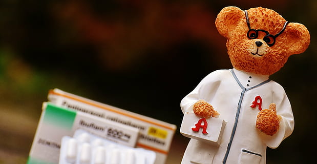sélectif, photographie de mise au point, ours, figurine, profession, pharmacien, figure, mignonne, sucré, marrant, décoration, représentation, personne, se concentrer sur le premier plan, représentation humaine, fermer, jouet, Nourriture et boisson, à l'intérieur, aliments, nature morte, ressemblance masculine, fête, art et Artisanat, papier, santé et médecine, la nature, 4K, CC0, domaine public, libre de droits
