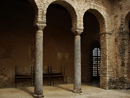 mai mulți, negru, Mese, maro, podea, coloană, arc, vechi, piatră, arhitectură, antic, stâlp, exterior, clasic, Europa, biserică, coloană arhitecturală, construită, istorie, trecutul, clădire, nici o persoana, exteriorul clădirii, arcadă, zi, montare pe perete, perete, colonadă, coridor, în aer liber, lăcaș de cult, civilizatie antica, abaţie, 2K, CC0, domeniu public, fără drepturi de autor