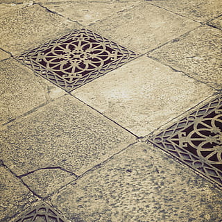 podlaha, architektura, konstrukce, architektonický, vzor, vysoký úhel pohledu, dlaždice, nikdo, design, kachličková podlaha, tvar, pěšina, celý rám, den, umění a řemesla, pozadí, geometrický tvar, ochrana, venku, detail, kov, dlažební kámen, květinový vzor, 1080P