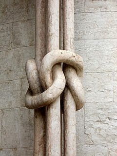 pilastro, supporto, costruzione, architettura, orso, nodo, astutamente, annodato, nessuno, connessione, avvicinamento, giorno, struttura costruita, colonna architettonica, catena, all'aperto, forza, vecchio, metallo, tecnologia, esterno dell'edificio, caratteristica della parete, emozione, modello, marmo, solido, sfondi, 4K, CC0, dominio pubblico, privo di copyright
