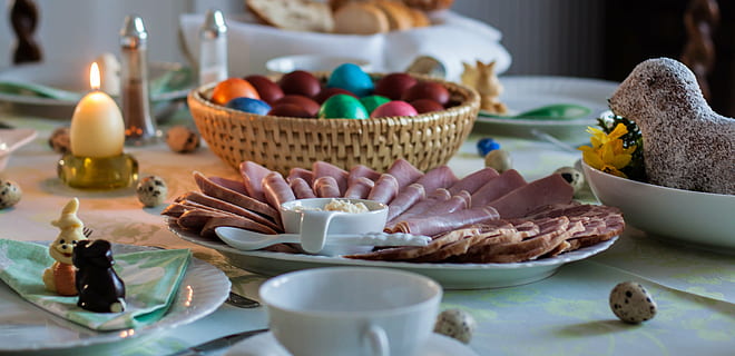 dilimlenmiş, jambon, plaka, paskalya kahvaltısı, Paskalya, tablo, kapalı, Festival, aileleri, gedeckter tablosu, Kuzu, sosis, tavşan, Paskalya yumurtaları, salatalık, Gıda, kek, dekorasyon, kutlama, mum, tatlı, gurme, yiyecek ve içecek, tatil, Yumurta, çanak, Paskalya yumurtası, çanak çömlek, insansız, tatil etkinliği, din, ateş, yanan, Paskalya keki, 4K, CC0, kamu malı, telif ücretsiz
